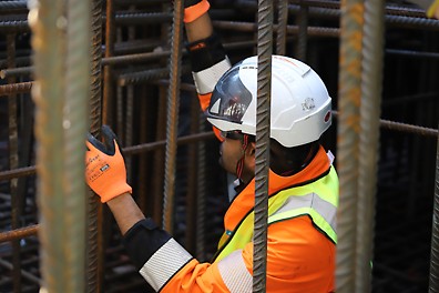Installation was simplified by using tying wire as a time-saving alternative to clamps when connecting the units to the rebar. 