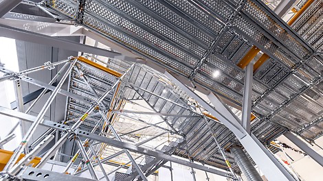 Our PERI UP Scaffolding Kit is the key to successful industrial scaffolding projects. The constant metric grid and the versatile use of core components of our PERI UP Industrial Scaffolding ensure particularly high material utilization, assembly speed and flexibility. Complex technical systems or special building geometries can be scaffolded easily.