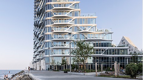 The new high-rise building was completed in 2022 and is located in the purpose-built district of “Aarhus Ø”, not far from the centre of the city of the same name.