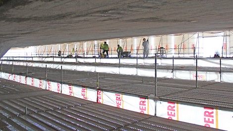 Pääkatsomon katto kunnostettiin massiiviselta telinetasolta käsin.<br/>