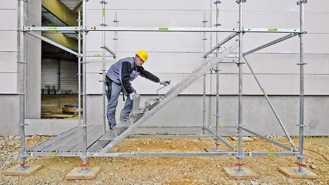 Die Montage erfolgt ohne Werkzeug: Die zweite Stufe wird durch Einsetzen und Drehen zugfest mit der vorherigen Stufe verbunden.