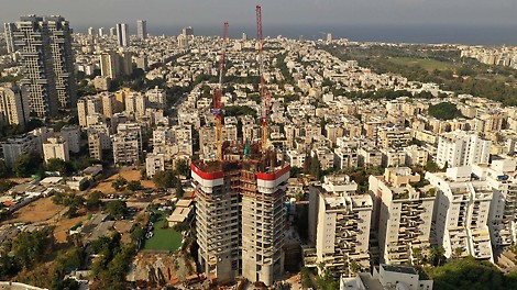 מגדל מגורים בן 40 קומות, בעל גאומטרית מבנה מאתגרת, קומות משתנות, חדרי מדרגות וגרעין מבנה אינם מלבניים.