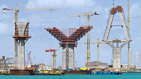 Puente de La Pepa, Bahia de Cádiz, Spain - The entire bridge project with all pylons, piers and superstructure featured a very wide range of construction phases.