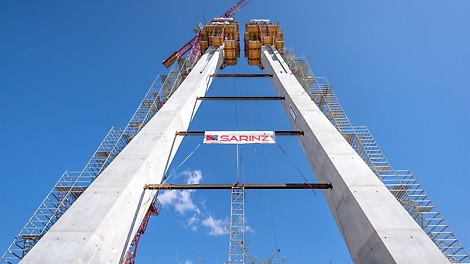 Budowa mostu przez rzekę San w Sanoku.