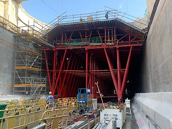 PERI designed and custom-made travellers for the VARIOKIT system