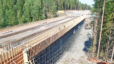 Terästelineiden käyttö kannen tuennassa nopeutti aikataulua noin kuukaudella.