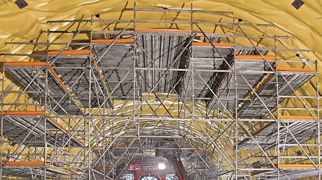 Carro de apoio à aplicação de armaduras e impermeabilização