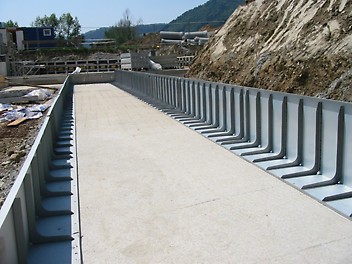 Form heights between 14 – 50 cm with no additional support required