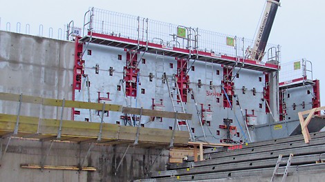 Lämmitettävässä MXH-järjestelmässä on kaikki MAXIMO:n ominaisuudet – yksipuoleisesta sidonnasta keskitettyihin sidepulttien paikkoihin – lämmityselementeillä lisättynä.