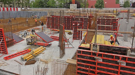 Lagana DOMINO okvirna oplata kompaktnih dimenzija može se premještati dizalicom, a uvučene sidrene pozicije i odgovarajući pribor čine je iznimno praktičnom za primjenu.