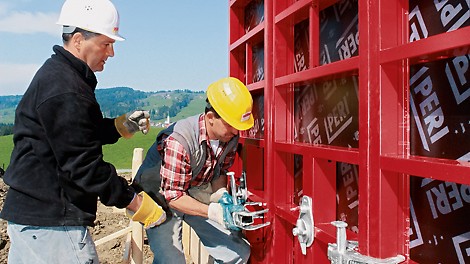 Je nach System- und Kundenanforderung übernehmen Richtmeister die fachgerechte Einweisung des Baustellenteams.