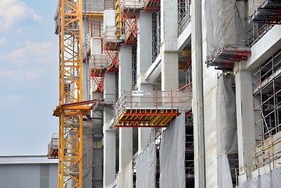 Loading platforms were installed for lifting PERI UP MD (PS 100) tableforms to the next level