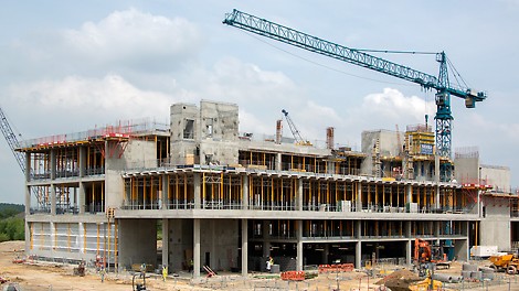 MULTIPROP, with the easily adjustable collar used to support the construction of the high level soffits