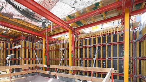 Efficient sequence of operations from floor to floor allowing high level of productivity and short cycle times using PERI hydraulic climbing system. 