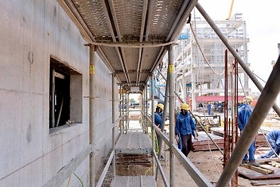 PERI UP Flex decking has minimal gaps, preventing falling objects