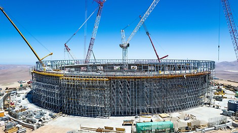 Combination of PERI systems creating safe access By combining the ST 100 Stacking Towers with components from the PERI UP Scaffolding Kit, access to the platform above could be created