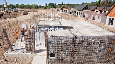 Steny a stropy vrátane vyrovnávacích plôch bolo možné rýchlo zadebniť len s niekoľkými prvkami príslušenstva.