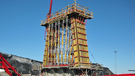 Stigsnæsværket - Støbning af pylon. 