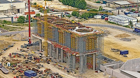 Power plant Belchatow, Poland - Four reinforced concrete rings, each with a 6 m internal radius, served to accommodate the 55 m high steel containers which contain the sorbent.