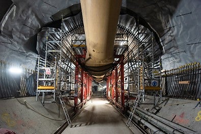 Combining PERI UP with standard components from our VARIOTKIT allows us to increase the traveller system's capabilities.