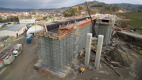 Plynulé dodávky materiálu zabezpečili rýchle napredovanie výstavby.