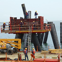 Las plataformas generadas con las vigas VT-20k sobre las correas SRU o RCS garantizaron que los trabajadores pudiesen trabajar de manera cómoda y segura durante la ejecución del proyecto. 