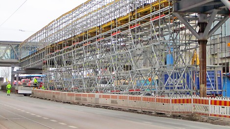 Silta yhdisti Opastinsillan ja Pasilan väliaikaisen aseman toisiinsa.