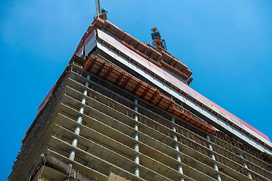 מערכת פלטפורמות RCS-PL כתמיכה קונזולית עם העברת עומסים לתקרות היצוקות.