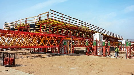 PERI engineers support the construction team throughout the entire construction process with on-time logistics and on-site project support to ensure that all requirements could be met as well as making sure that the tight construction schedule was maintained.