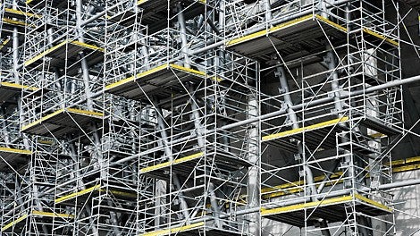 Шаг системы 25 см позволяет устраивать технологические отверстия в уровне настила при работе с наклонными вертикальными элементами.