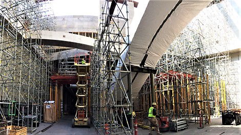 The crew is building the shoring tower on top of the trusses supported by MULTIPROPS, thus allowing the crews and equipment to pass through underneath.