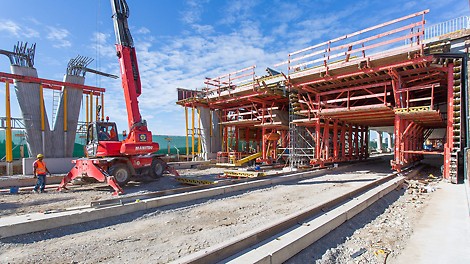 Galerieschalwagen mit V-Stützen Galerieschalwagen mit V-Stützen