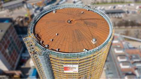 Mittels System-Horizontalriegeln wurde ein kraftschlüssiger Ringschlusses hergestellt, weitestgehend ohne Rohr-Kupplungsverbindungen.