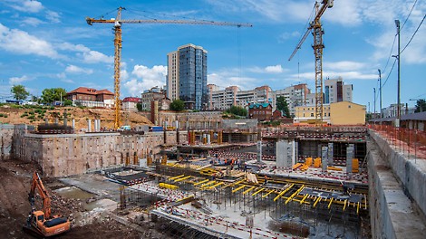 &lt;p&gt;На объект общей площадью&amp;nbsp; 165 тыс. кв. м&amp;nbsp;&amp;nbsp;было поставлено 780 м2 опалубки TRIO ST для одностороннего и двустороннего бетонирования, а для&amp;nbsp;&amp;nbsp;возведения перекрытий - 3000 п.м балки ST с наконечником и логотипом &amp;laquo;ЛМС&amp;raquo;&lt;/p&gt;<br/><br/>&lt;p&gt;&lt;a href=&quot;https://www.peri.ru/projects/housing-and-multi-storey/esplanada.html&quot;&gt;Подробнее&lt;/a&gt;&lt;/p&gt;<br/>