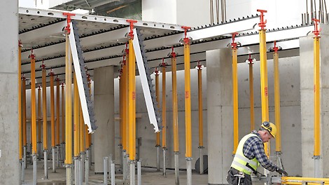 MULTIPROP-holvituet on helppo säätää oikeaan mittaansa: Sisäputkeen kiinnitetty mittanauha mahdollistaa holvituen tarkan esisäädön ilman rullamitan tarvetta.