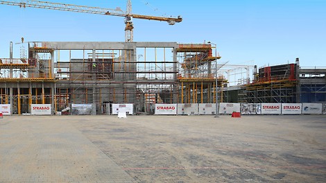 Centrum Handlowe Janki - przykład deskowania belek obwodowych z wykorzystaniem wież podporowych MULTIPROP z ramkami MRK.