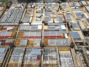 The GRIDFLEX assembly process is simple, and its components are extremely lightweight, enabling workers to safely and swiftly utilize the system on-site, access the closed girder grid to instal the desired formlining to complete the assembly process.