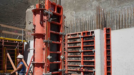 Obdélníkové sloupy bedněné systémem kruhového bednění SRS v kombinaci s rámovým bedněním TRIO.