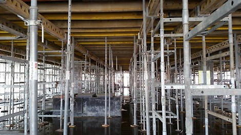 Los puntales PEP-ERGO y su alta capacidad de carga permiten reducir la cantidad de torres de carga y permiten reapuntalar en las zonas deseadas con antelación. 