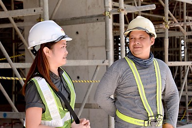 Ms Krizza Rosales, PERI Singapore Design Engineer in discussion with Mr Ivan Rivera, Site Engineer of Ascent @ Gambas (Soilbuild)