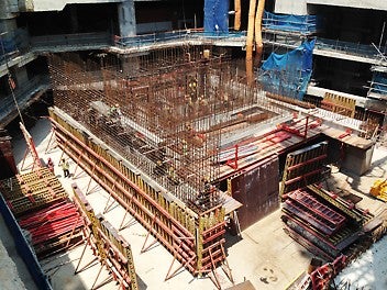 The application of VARIO GT 24 Wall Formwork system allows flexible shuttering.