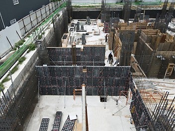 DUO is made of technopolymers and is shrink-free, does not exhibit moisture expansion, and does not rust. Therefore, DUO can be recycled at different locations in construction projects, making it more environmentally friendly and significantly saving material storage space on the site.