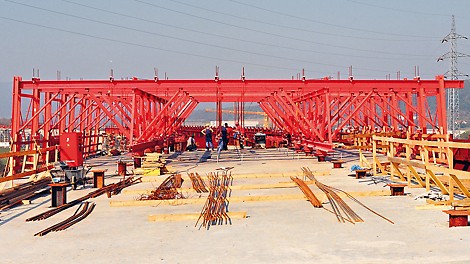 Com o carro de formas composto de aço PERI, a METROSTAV AG, com sede em Praga, tinha à sua disposição uma peça de equipamento muito eficiente e de uso geral.