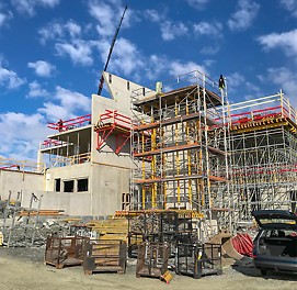 Hangursbanen Voss - PERI UP stillas Multiflex Multiprop Maximo VARIO infrastruktur gondol
