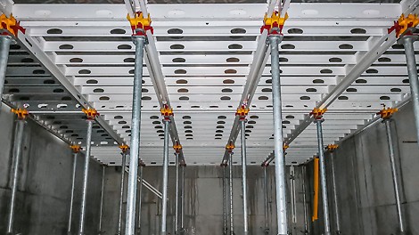 With the aid of the lowering head, you will be able to strike the panels after only a short period of time and then use them together with the heads for the next section.