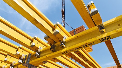 Mit dem MULTIFLEX Flexclip lassen sich Querträger gegen Kippen auf dem Jochträger sichern. Der Clip ist in 3 Varianten– je nach Trägerkombination – verfügbar.