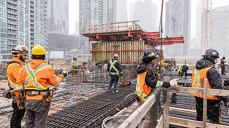 派利工程师设计的方案，保证了在为核心筒下部结构与缩小的上部结构之间的过渡段施工时，不需要对系统进行改装。