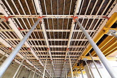 With the SYKDECK slab formwork, panels and main beams could be struck after a very short time and immediately re-used in the next concreting element.