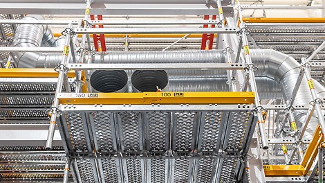Our PERI UP Scaffolding Kit is the key to successful industrial scaffolding projects. The constant metric grid and the versatile use of core components of our PERI UP Industrial Scaffolding ensure particularly high material utilization, assembly speed and flexibility. Complex technical systems or special building geometries can be scaffolded easily.