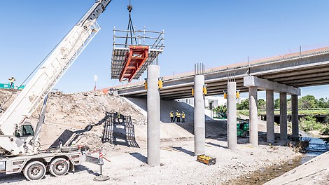 With the speed stage capable of being fully equipped and lifted in place, and the striking operation executed from the top, site personnel can work safely.<br/><br/>© Greg Folkin Photography